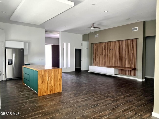 Building Photo - 12966 Terrington Ave