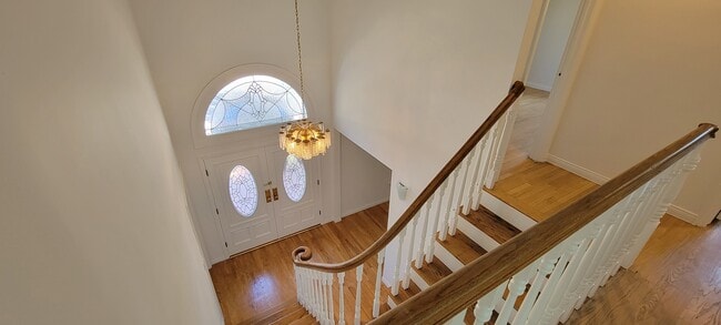 Building Photo - 661 Warner Ave