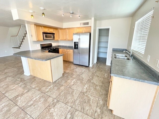 Building Photo - Fabulous 4-Bedroom home for Rent in Avonda...