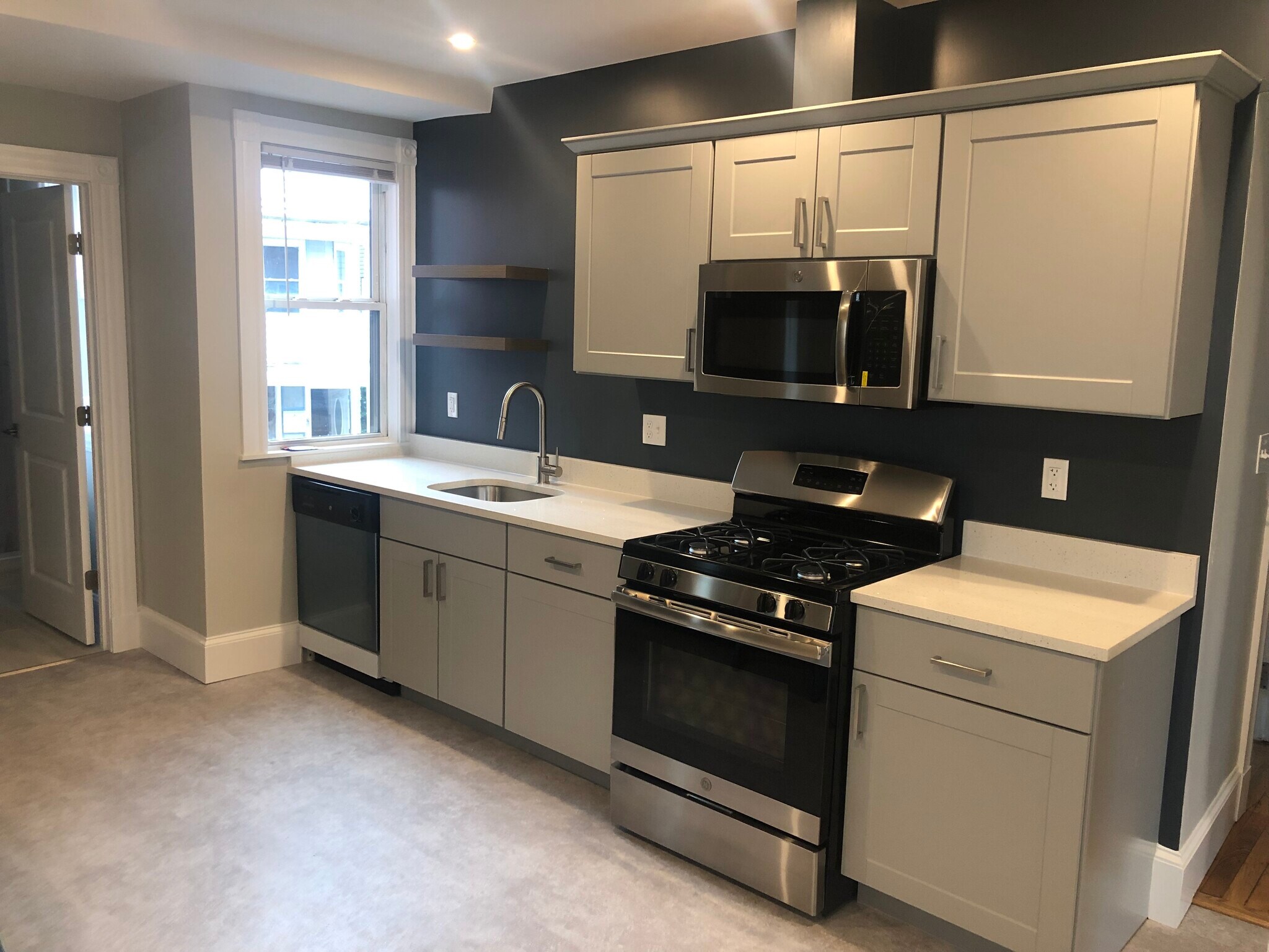 Building Photo - 24 Pond St