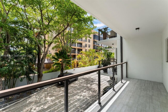 Building Photo - 3560 W Fairview St