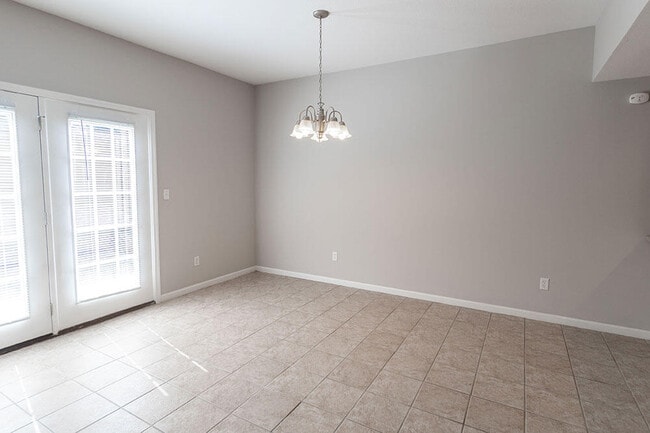 Building Photo - 1924 Center St