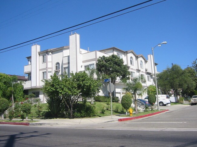 Building Photo - 852 W 1st St