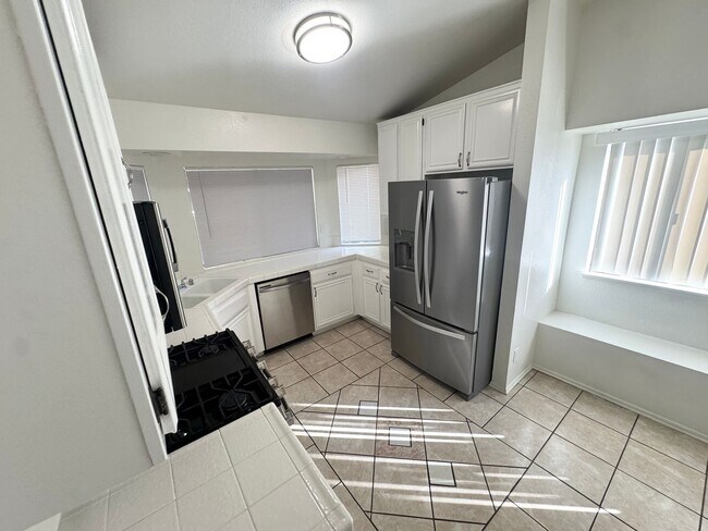 Building Photo - Beautiful West Palmdale Home