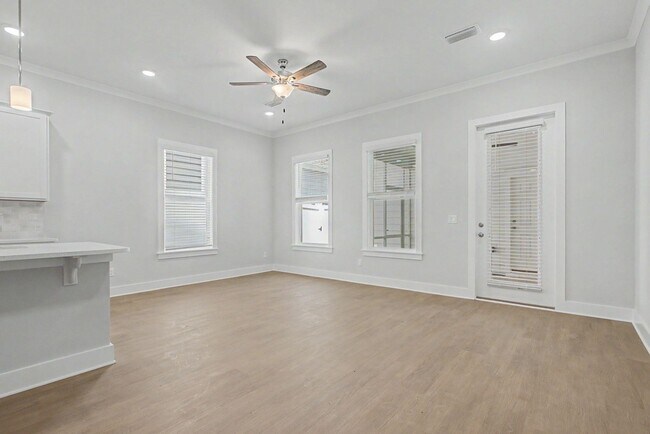 Building Photo - 4065 Four Oaks Blvd
