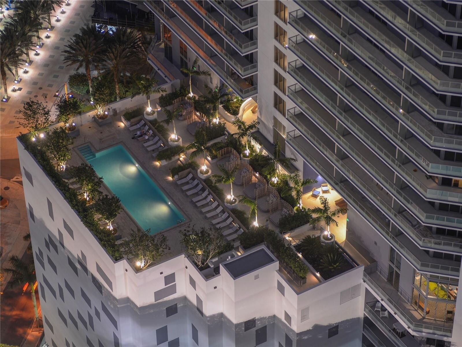 Building Photo - 1300 Brickell Bay Dr