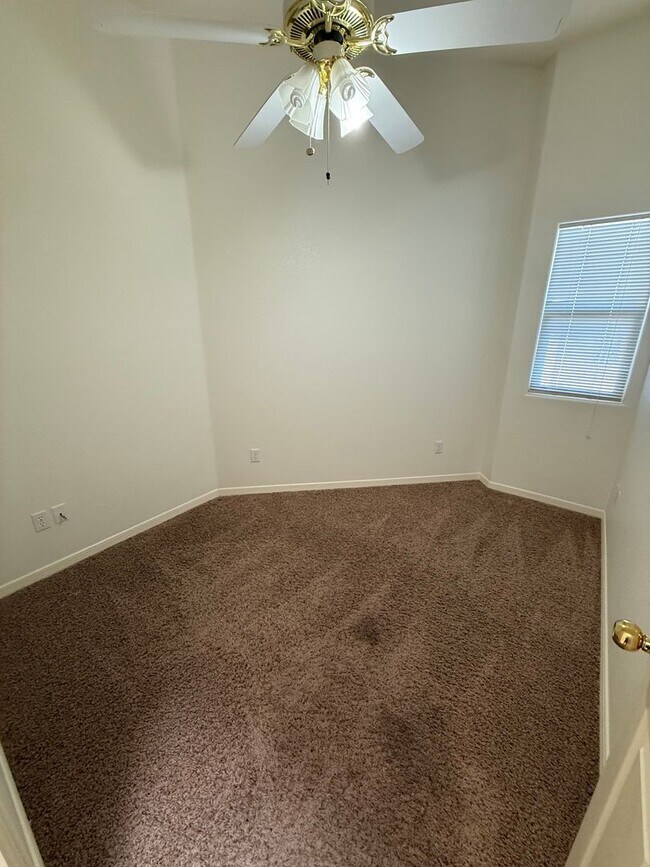 Building Photo - Beautiful 2 Bedroom/2 Bath W/ Office