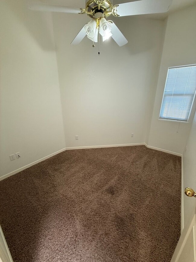 Building Photo - Beautiful 3 Bedroom/2 Bath