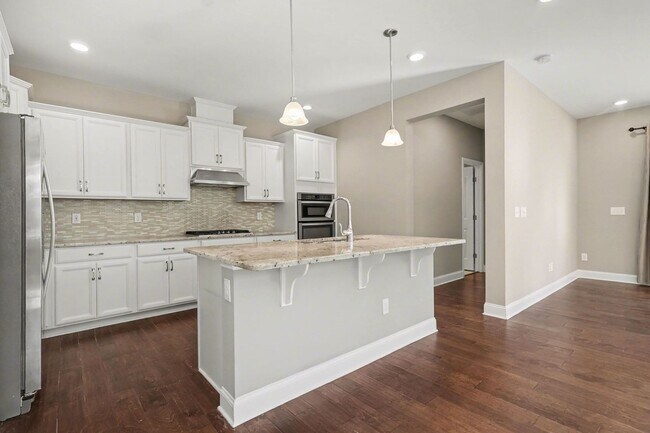 Building Photo - Beautiful 4-Bedroom End-Unit Townhome in West Cary | Open Floor Plan | Prime Location