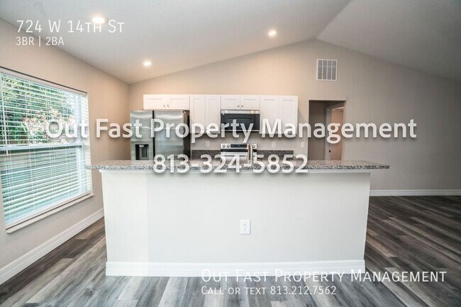 Building Photo - 724 W 14th St