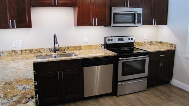 Building Photo - 3326 Schefflera Rd