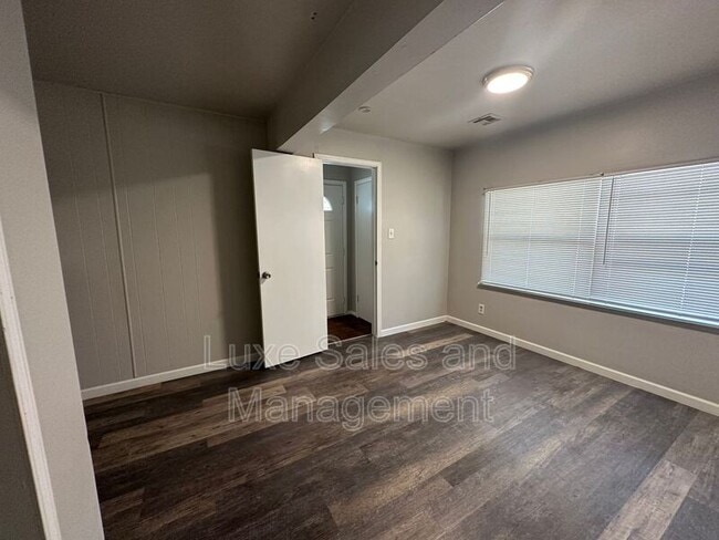 Building Photo - 1025 SW 57th St