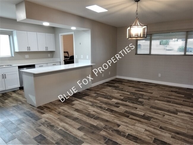 Building Photo - 1933 S Palma Pl