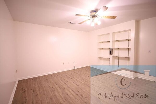 Building Photo - First month move in special $900!! Beautiful 3-bed, 2 bath condo with fireplace, 2-car garage - i...