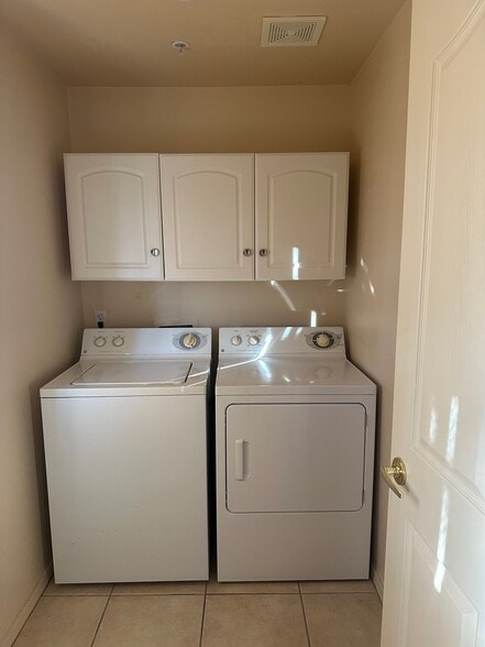 Building Photo - 16626 E Westby Dr