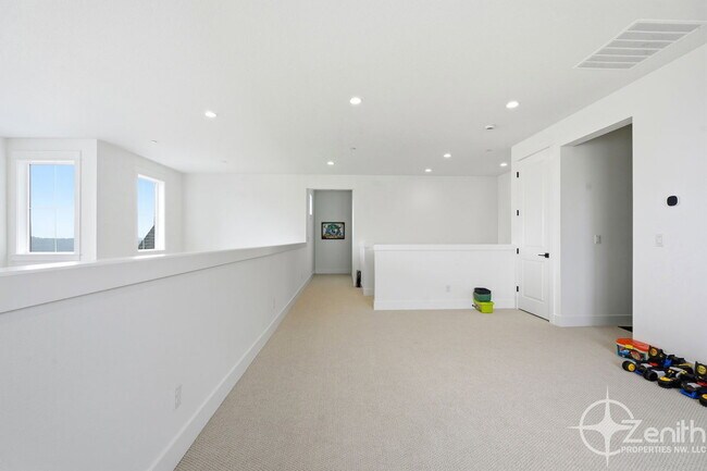 Building Photo - 382 W Fir Lp