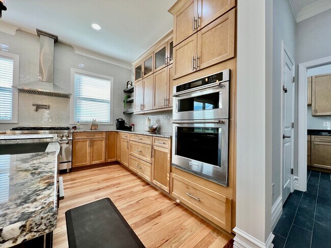 Building Photo - 4827 Granada Ct