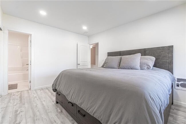 Building Photo - 376 Miraleste Dr