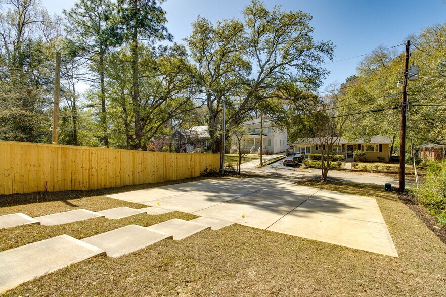 Building Photo - 133 Harden St