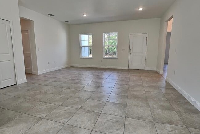 Building Photo - 560 Marion Oaks Blvd