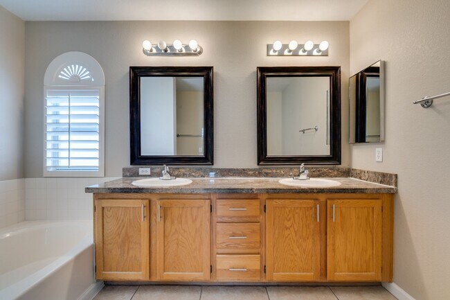 Building Photo - Beautiful Summerlin Home – 3 Bed, 2.5 Bath...