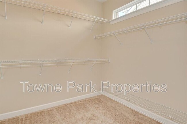 Building Photo - 1661 Jamestown Ave
