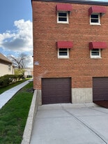 Building Photo - 1050 Touhy W Ave