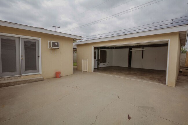 Building Photo - 11433 Littchen St