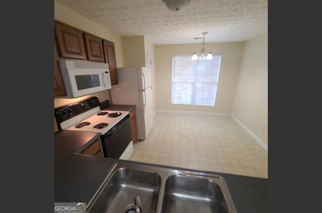 Building Photo - 2103 Grove Way