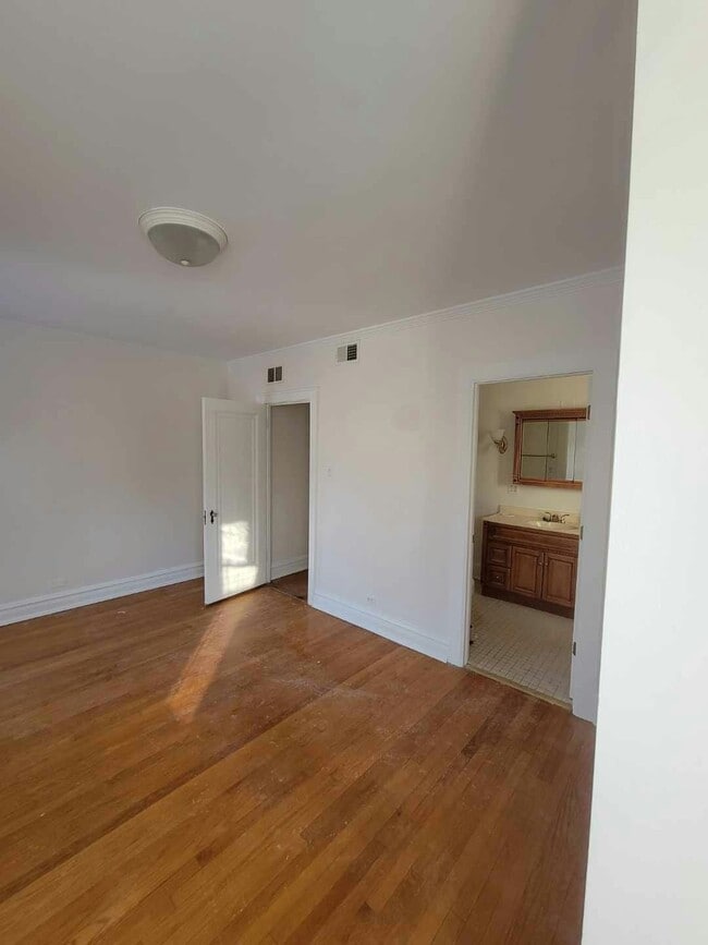 Building Photo - 1413 Dobson St