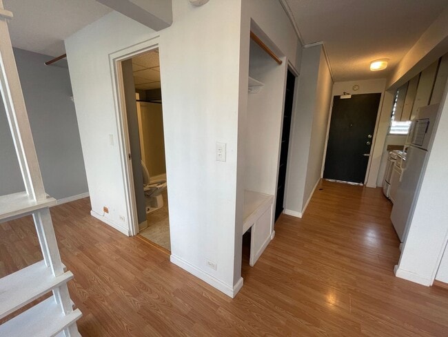 Building Photo - Studio 1 Bath in Hono Hale Towers! Water, ...