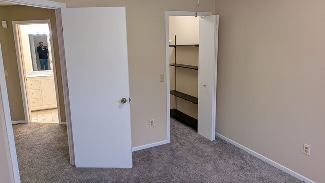 Building Photo - Stunning 2 Bedroom Home in The Heart of Eagan