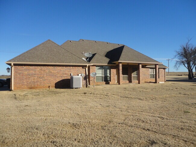 Building Photo - 6611 NE Watts Rd