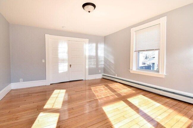 Building Photo - 141 Bourne Ave