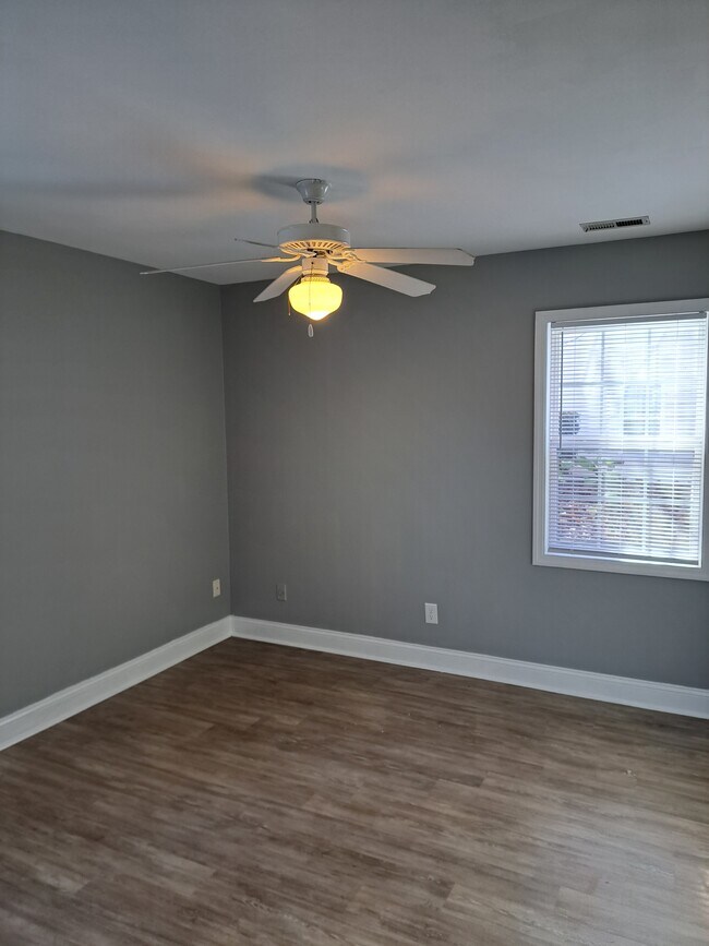 Building Photo - 4314 McClelland Dr