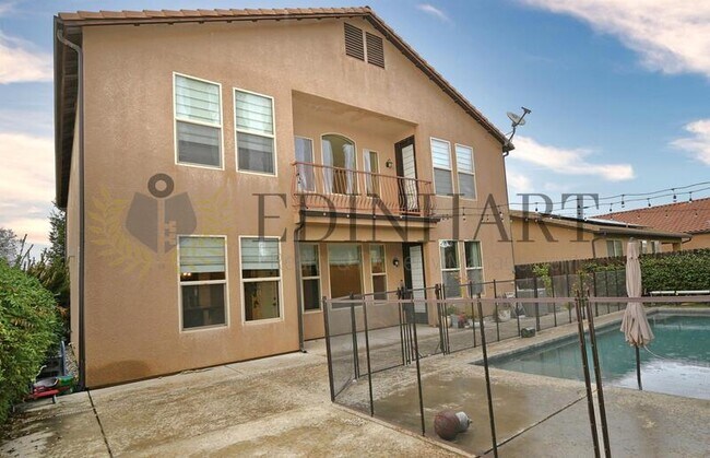 Building Photo - 11348 N Via Ventana Way