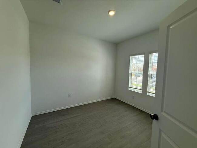 Building Photo - 109 Imola St