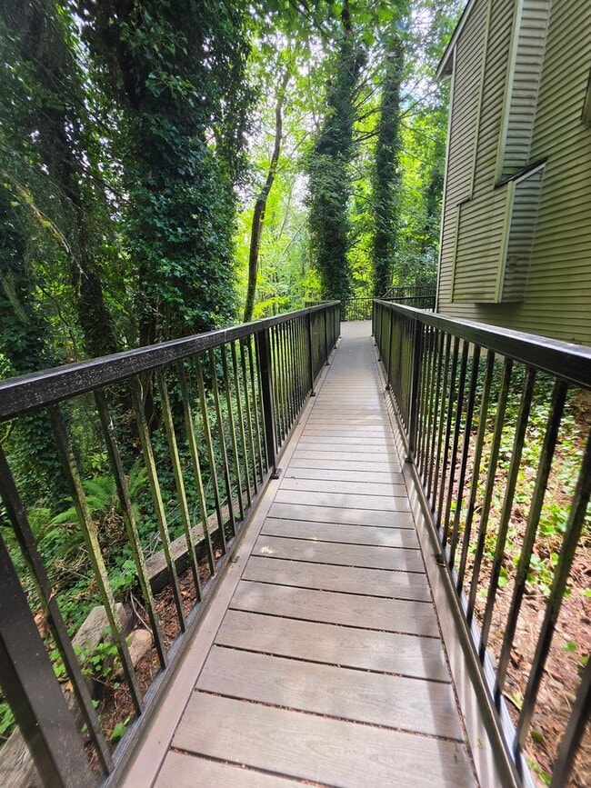 Building Photo - Lovely 4 bedroom Somerset Home in Private Wooded Setting