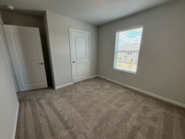 Building Photo - 2242 Dry Moss Way