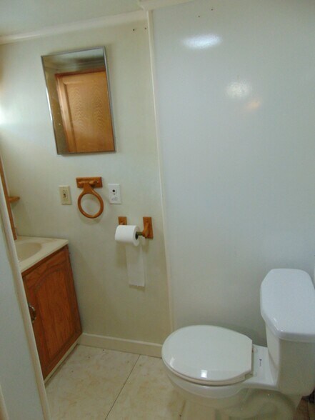 Building Photo - 322 Main St