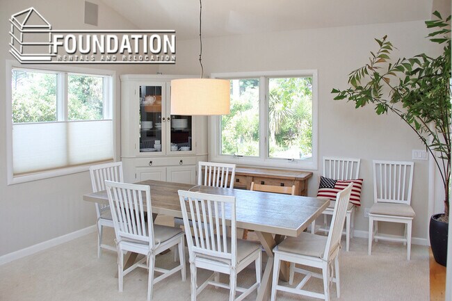Building Photo - 133 Tiburon Blvd