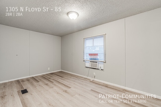 Building Photo - 1305 N Floyd St