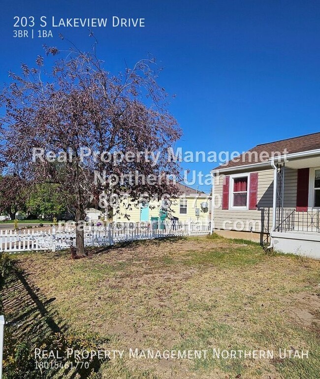 Building Photo - Darling 3 Bedroom Home in Clearfield