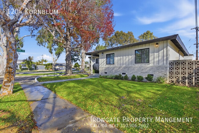 Building Photo - 1204 Kornblum-