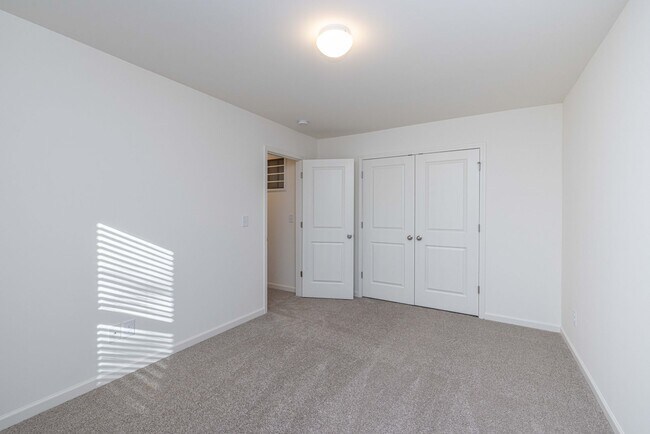 Building Photo - 3bd/2.5bth Paired Home near I-40 and I-77 Georgetown community in Statesville