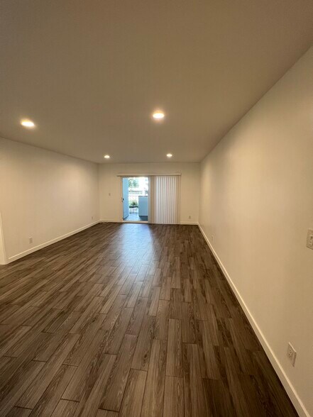 Building Photo - 1330 N Sweetzer Ave