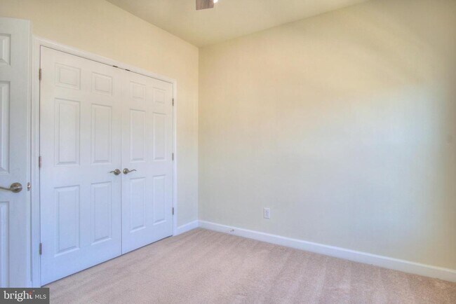 Building Photo - 42629 Oak Pk Sq