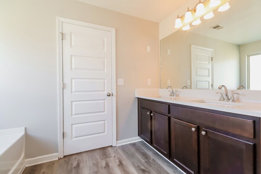 Building Photo - 1075 Lear Dr