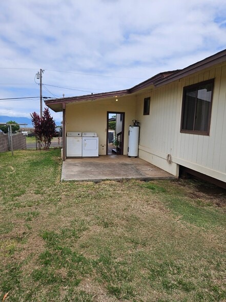 Building Photo - 133 Hanalani St