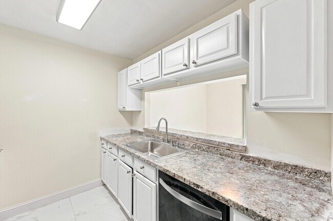 Building Photo - 5120 Elmhurst Rd